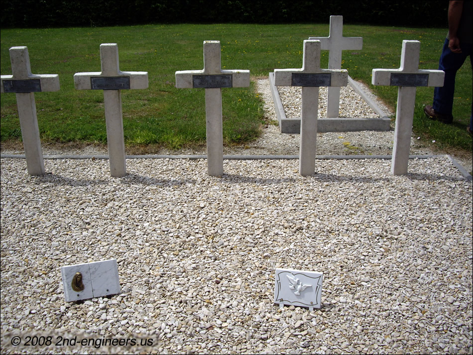 French soldier graves at ST. ETIENNE-a-ARNES